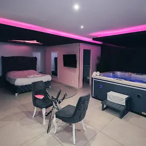  Couette-café Night Marseille Jacuzzi
